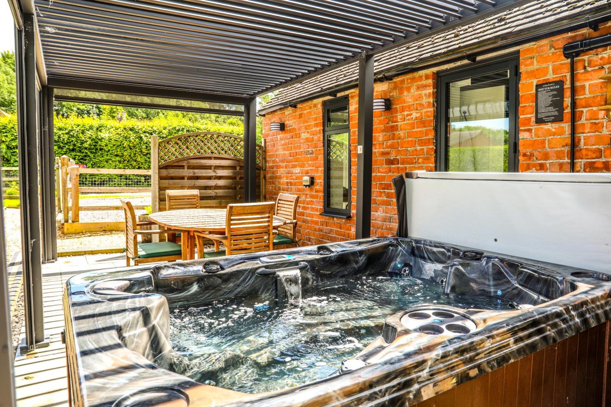 Cottage With Hot Tub - Near Cheltenham And Tewkesbury Esterno foto